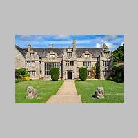 Trerice House front view. A Tudor manor house in Cornwall, photo by Murgatroyd49 on Wikipedia.jpg